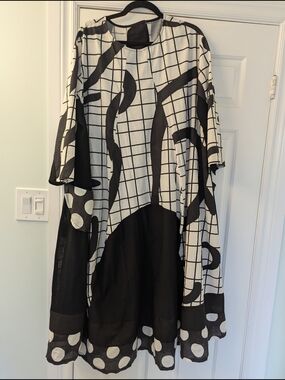 Oversized Black and White Graphic Tunic Dress